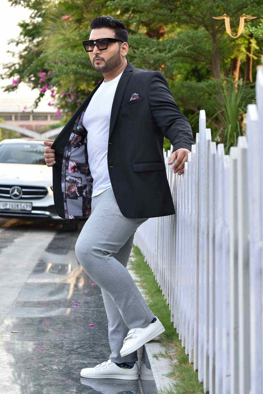 Black Stretchable Knitted Blazer house-of-united