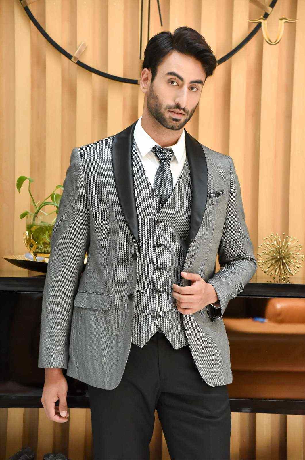 Grey 4 Pc Suit With Contrast Waistcoat And Trouser 38